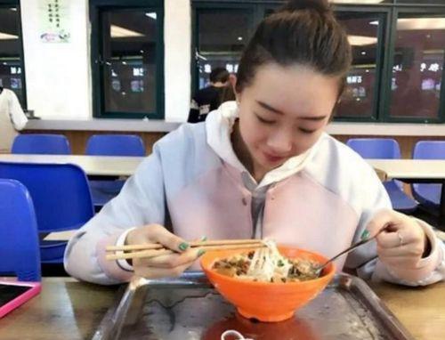 娱乐吃瓜酱饭搭子,揭秘娱乐圈背后的美食与友谊